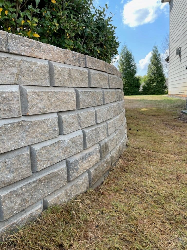 Stylish Retaining Wall for Modern Landscape Design image